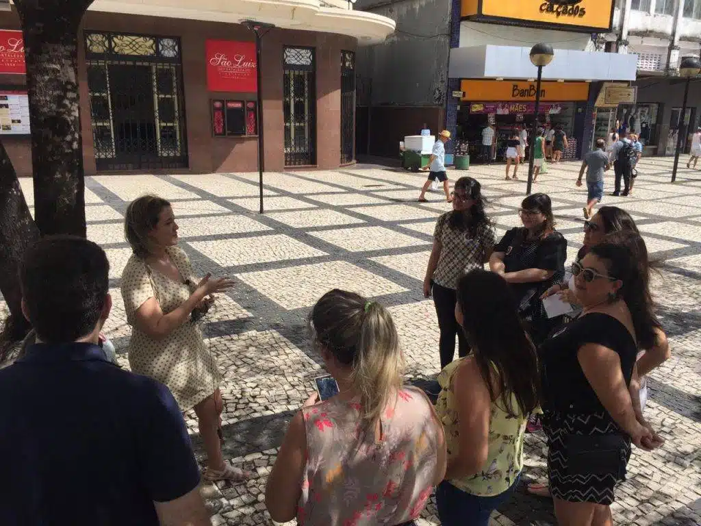 Grupo realiza tour gastronômico no centro de Fortaleza
